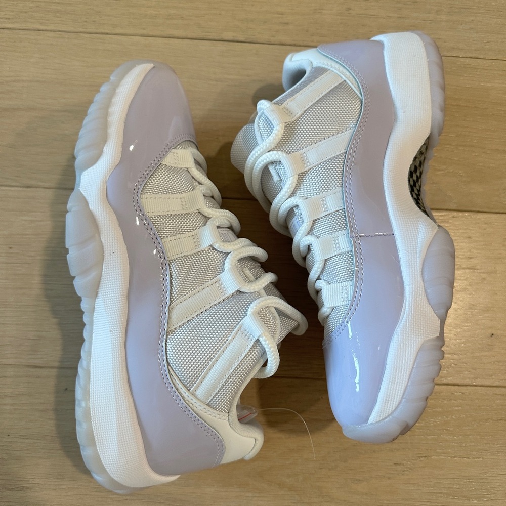 Air Jordan 11 Pure Violet